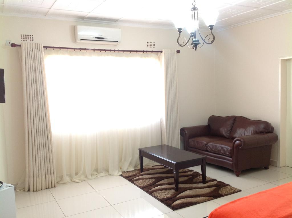 Cypress Executive Lodge Livingstone Zimmer foto
